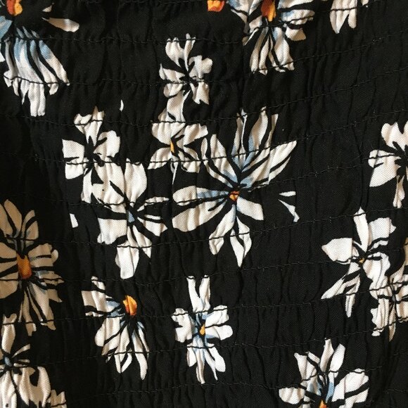 Shosho Ruched Daisy Summer Tie Shoulder Crop Top - Picture 5 of 10